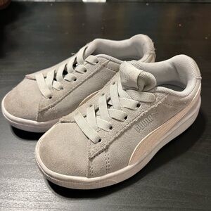 Puma Gray Sneakers Classic Minimalist Design